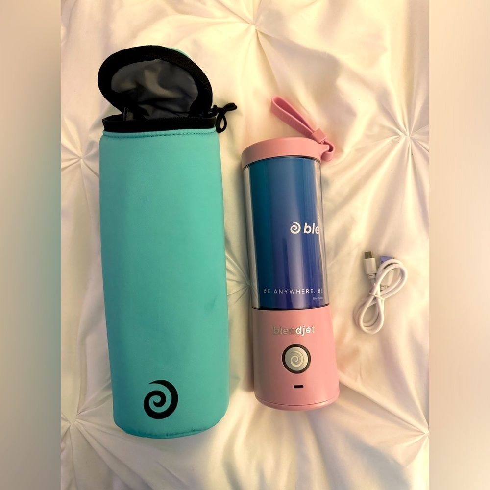 BlendJet 2 Portable Blender with Sleeve pink with carry case sleeve